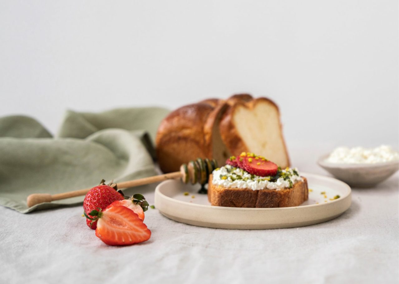 Tost z ricottą i miodem matcha