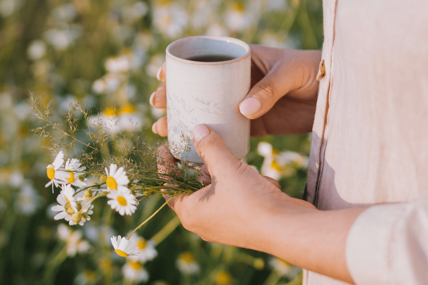 Zielona herbata na noc - czy można ją pić przed snem?